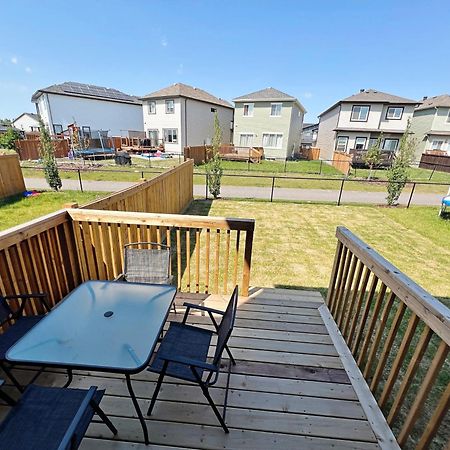 Beautiful Home With 4 King Beds,Airport,Disney+ Edmonton Exterior photo