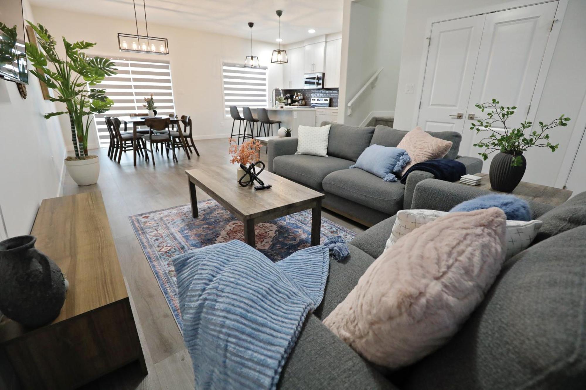 Beautiful Home With 4 King Beds,Airport,Disney+ Edmonton Exterior photo