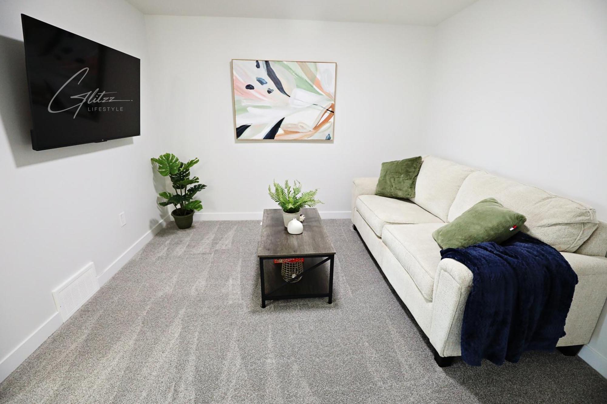 Beautiful Home With 4 King Beds,Airport,Disney+ Edmonton Exterior photo