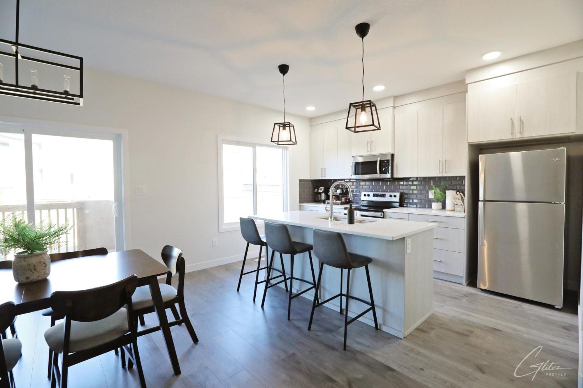 Beautiful Home With 4 King Beds,Airport,Disney+ Edmonton Exterior photo