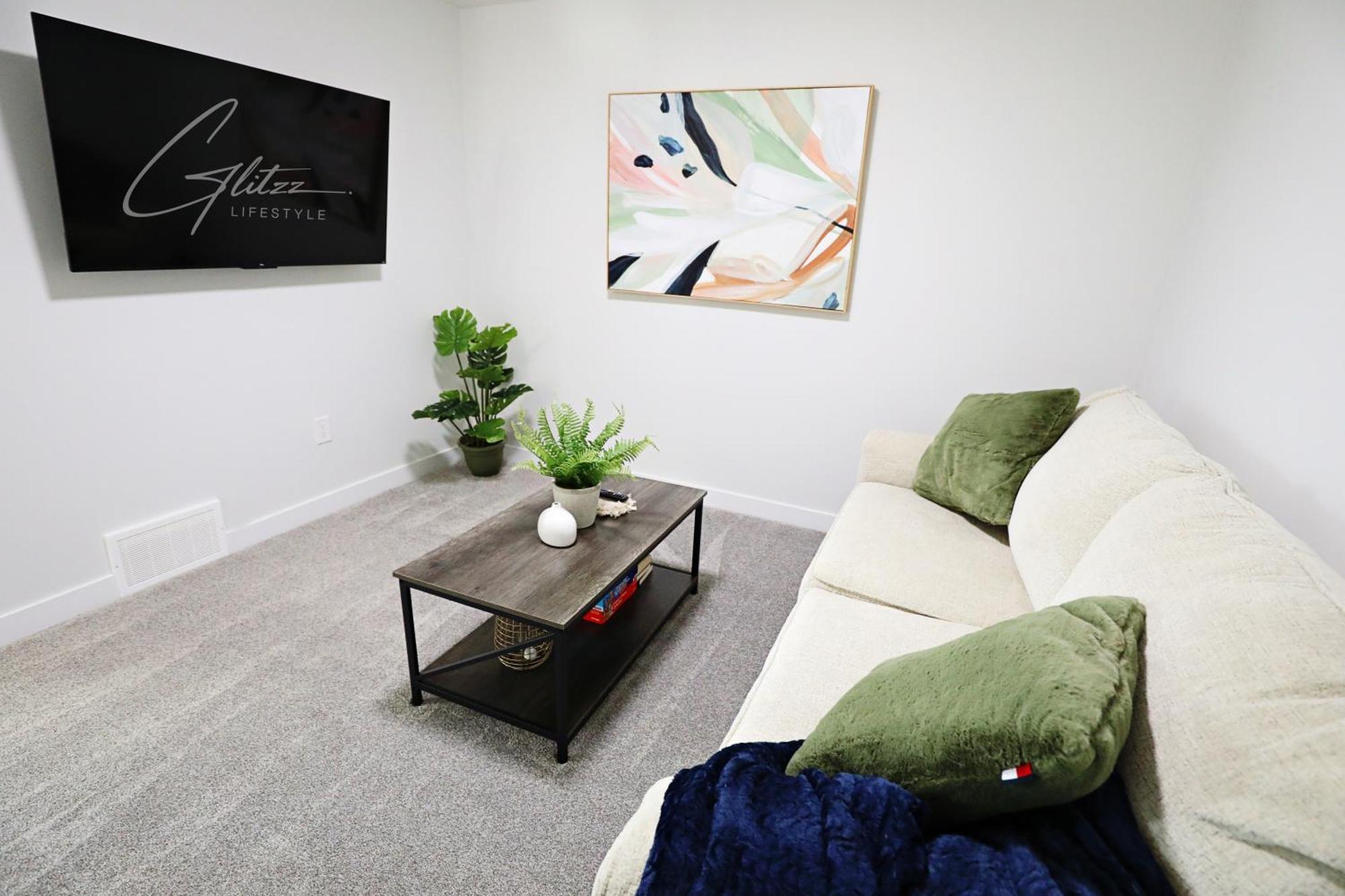 Beautiful Home With 4 King Beds,Airport,Disney+ Edmonton Exterior photo